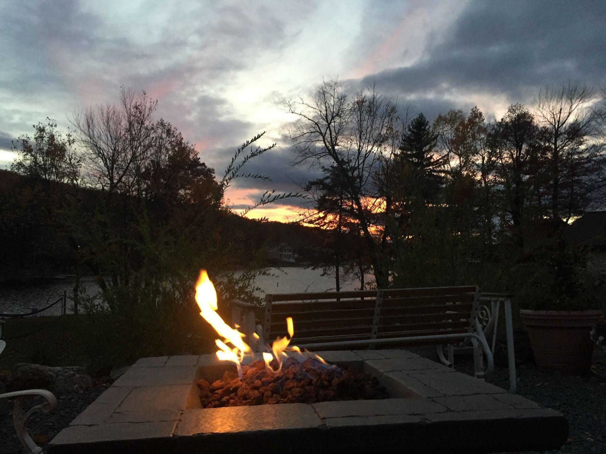Lake Harmony Inn Екстериор снимка